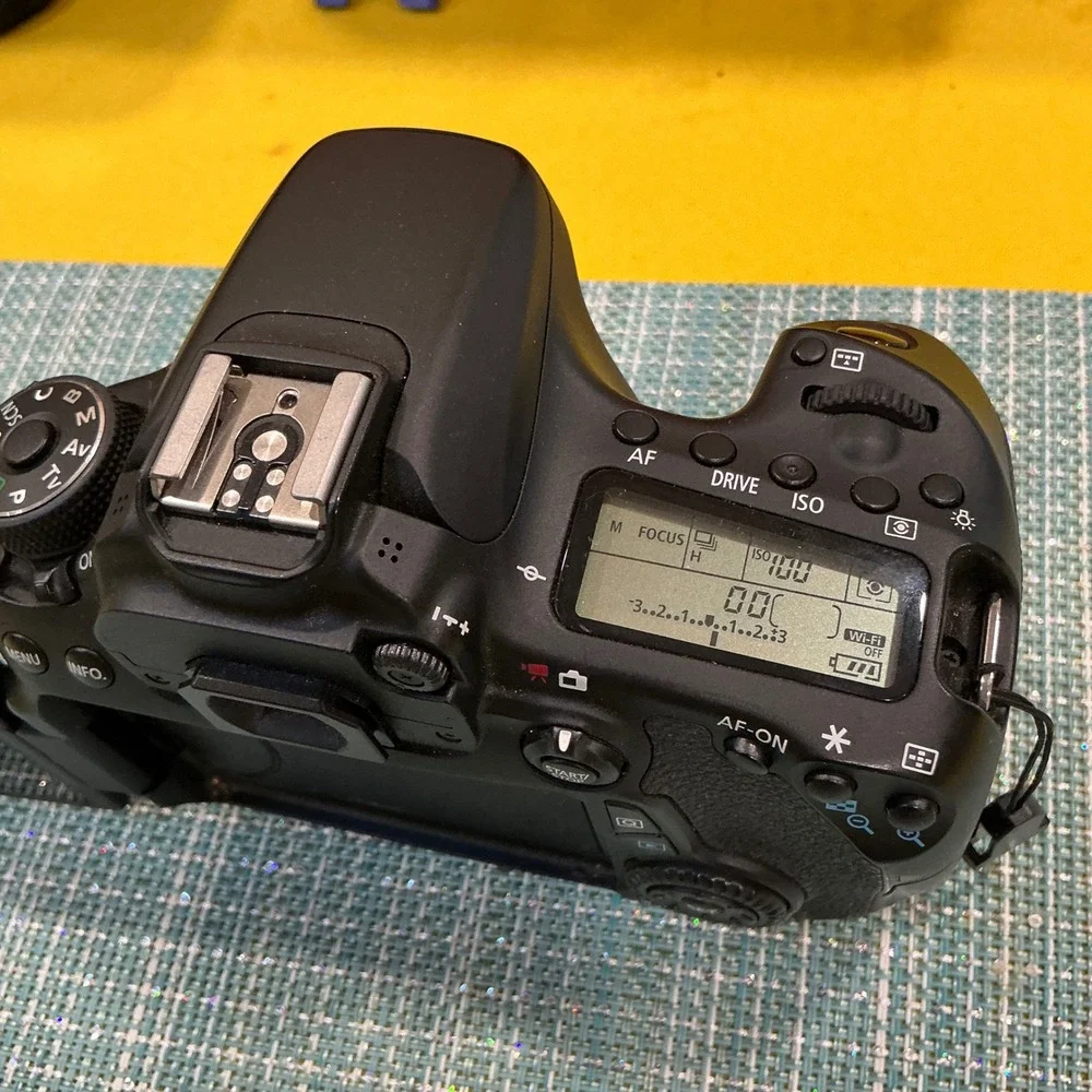 Canon Digital SLR EOS 70D Black 20.2MP Wi-Fi Vari-Angle Touchscreen Bundle
